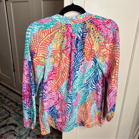 Lilly Pulitzer Elsa 100% Silk Blouse In Electric Feel Print Size XS - Picture 3 of 5
